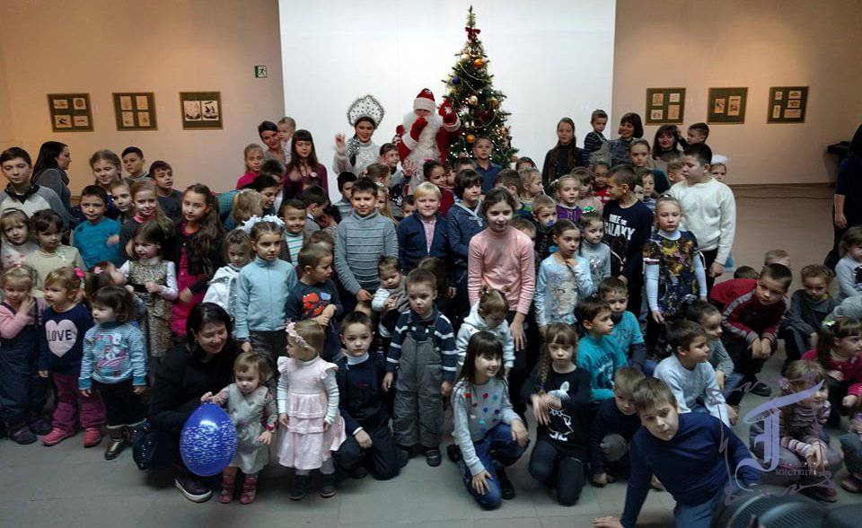 Новорічно-різдвяне свято для дітей пільгових категорій