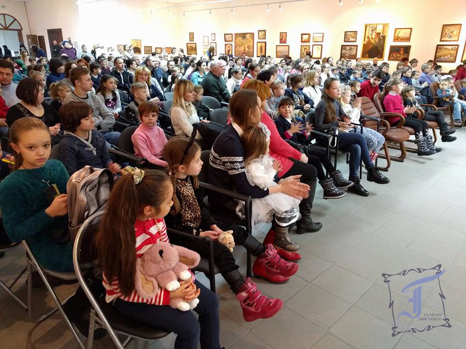 Новорічно-різдвяне свято для дітей пільгових категорій