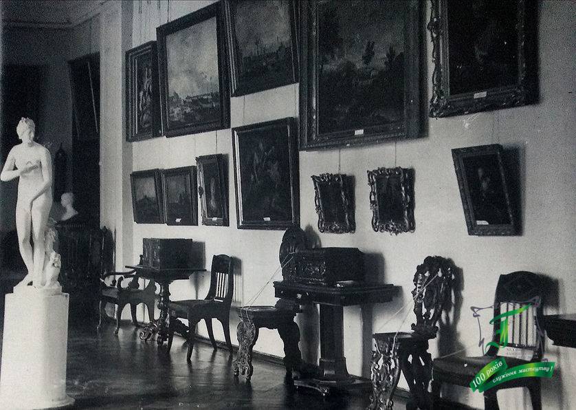 Куточок експозиції західноєвропейського мистецтва зі скульптурою Венери Медиційської. Фото кінця 1930-х рр.