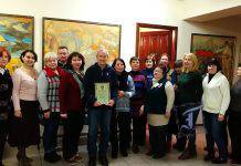 Привітати В.О. Тарасова, лауреата премії імені Миколи Ярошенка, зібрався увесь колектив художнього музею. Фото П. Ломаки