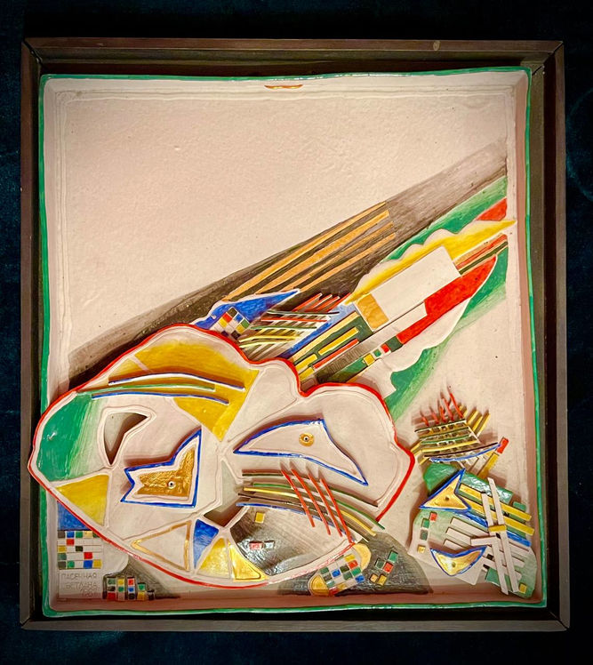 Світлана Пасічна. Плакетка. 1988. Фарфор, підглазурна фарба, надглазурне золото. 30х27,5.