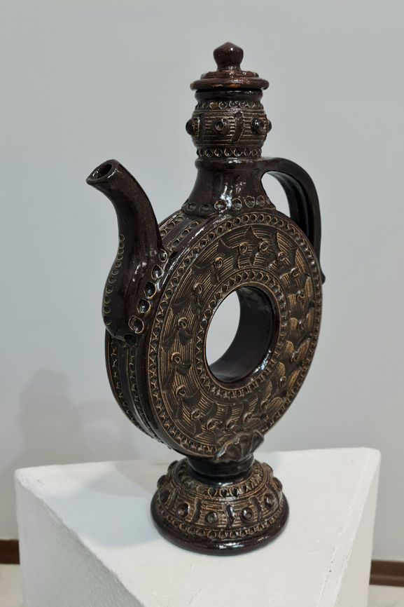 Куманець. 1948 рік. Майоліка, полива, гравіровка. h-41, d-24